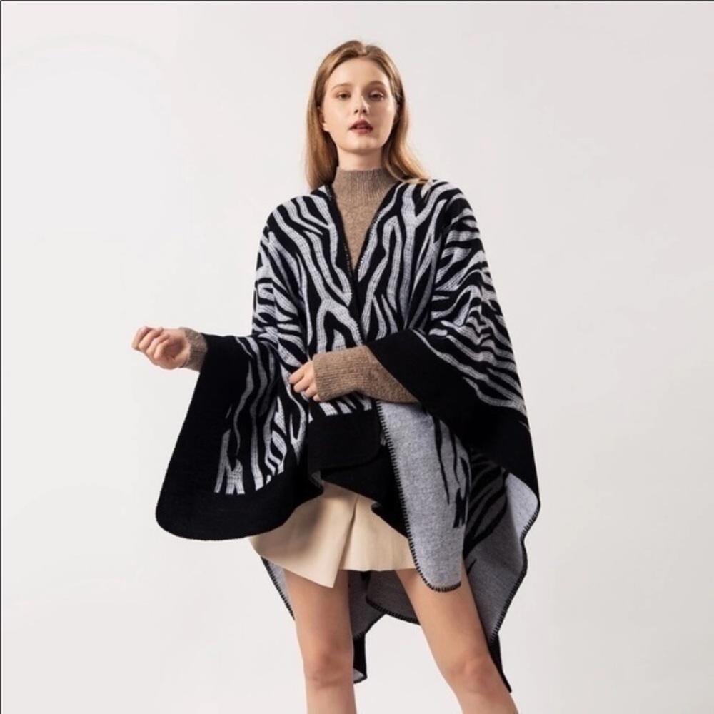 ✨Just In 🖤🌟Black Zebra Stripe Cape Poncho ✨ OS